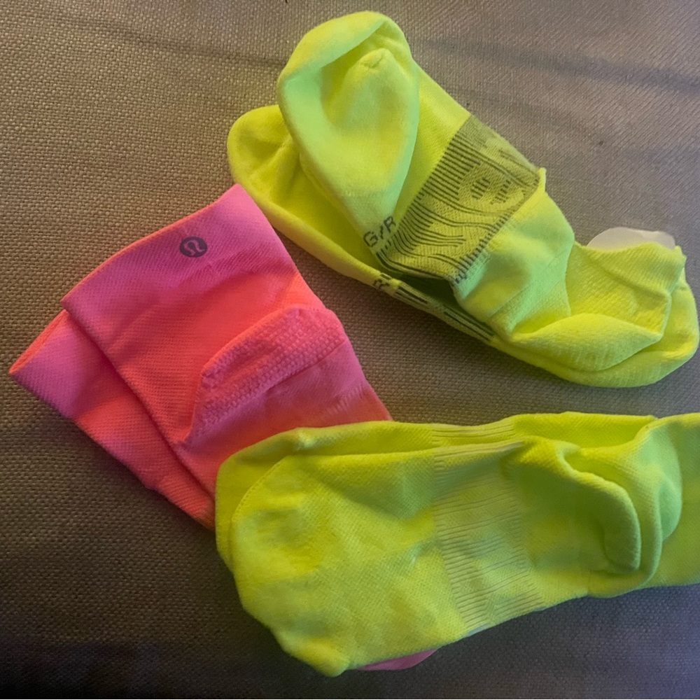SOLD OUT on All! NWT lululemon Power Tab Socks 3pack in size Med and additional - Picture 8 of 14